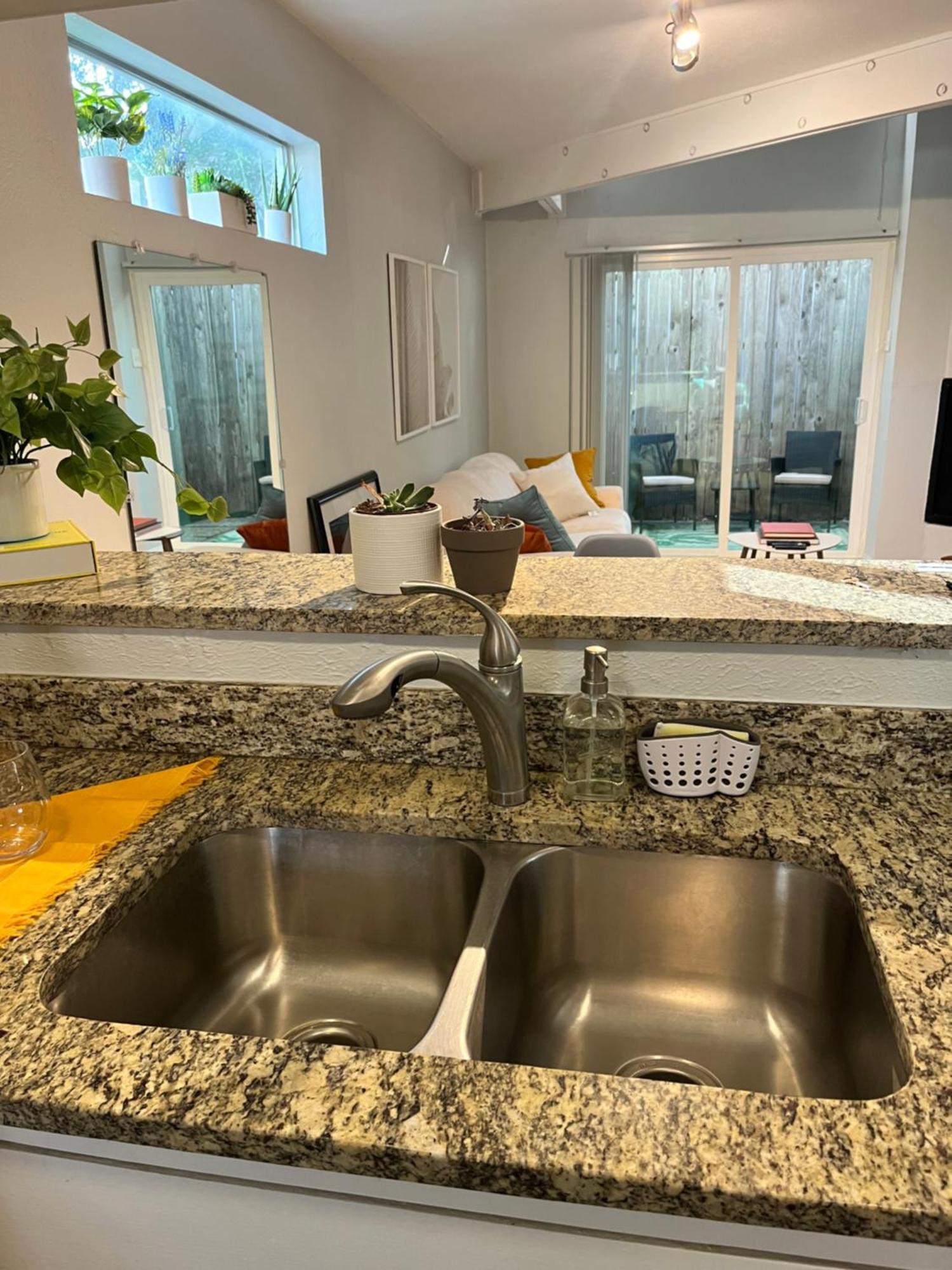 Pet-friendly Uptown Loft With Patio & Grill Dallas