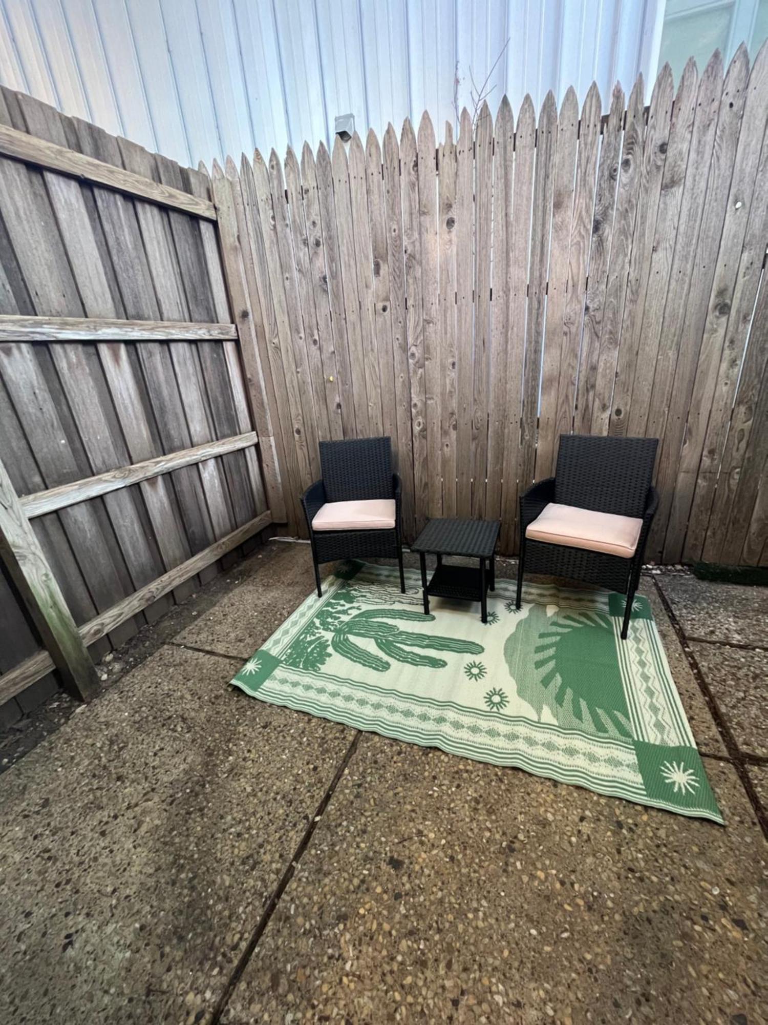 Apartment Pet-friendly Uptown Loft With Patio & Grill *